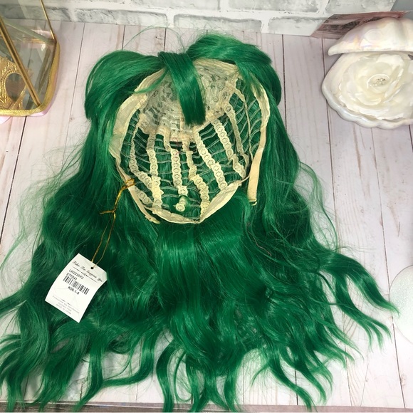 Green Synthetic Wig - Wavy, Shoulder Length w/Bangs  - New, Never Worn - Picture 2 of 7